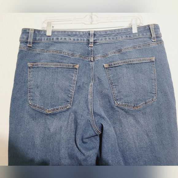 Talbots Everyday Relaxed Jeans Women’s Size 14 Blue Stretch Denim Cuffed Hem - Picture 4 of 13
